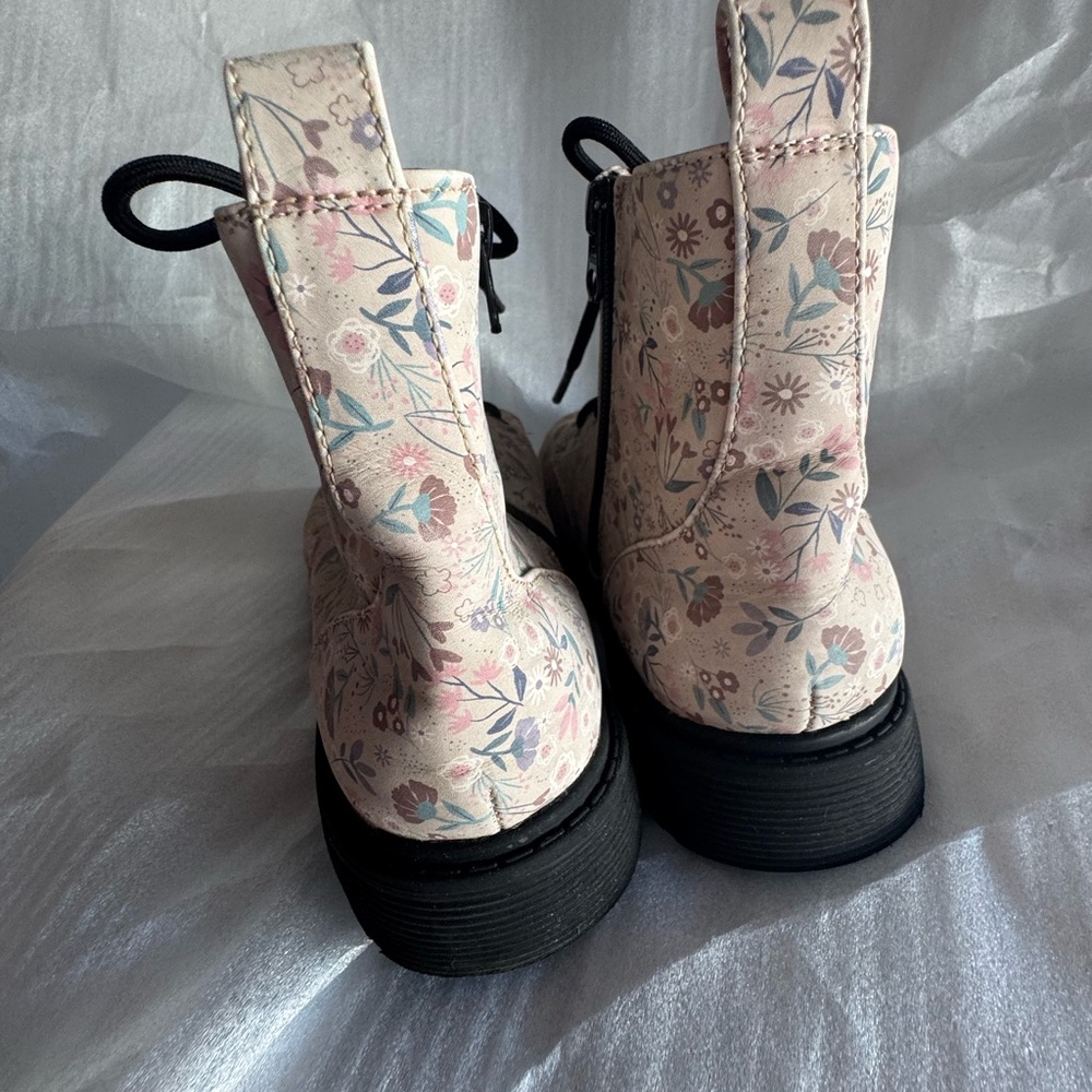 Floral Lace-Up Ankle Boots - Picture 4 of 9